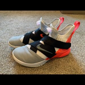 Nike Lebron Soldier 12